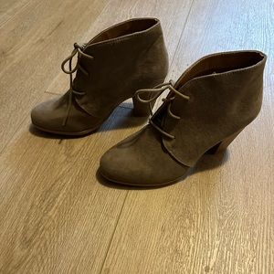 Size 8 booties, brown suede NEW